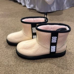 UGG Classic Clear Mini Boot! Size 5
